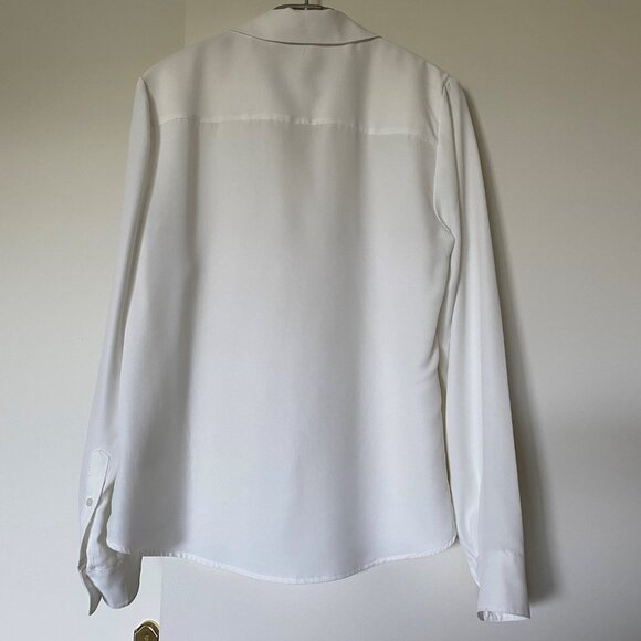 Blouse de couleur blanc doux ou crème avec col en V et manches longues - Picture 2 of 3